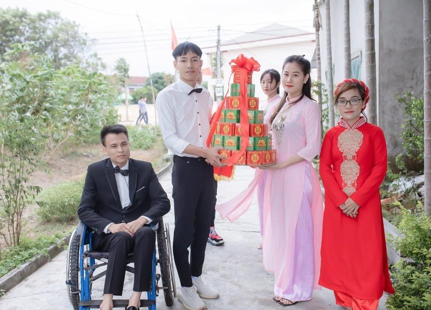 Mẹ đơn thân cưới chàng trai ngồi xe lăn sau 1 tháng quen biết-1