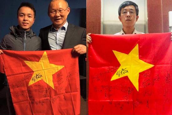 Fan cứng đấu giá lá cờ có chữ ký tuyển Việt Nam ủng hộ quỹ vaccine Covid-19