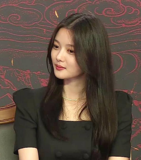 Sao nhí xinh nhất xứ Hàn Kim Yoo Jung lộ mặt vừa già vừa đơ-8