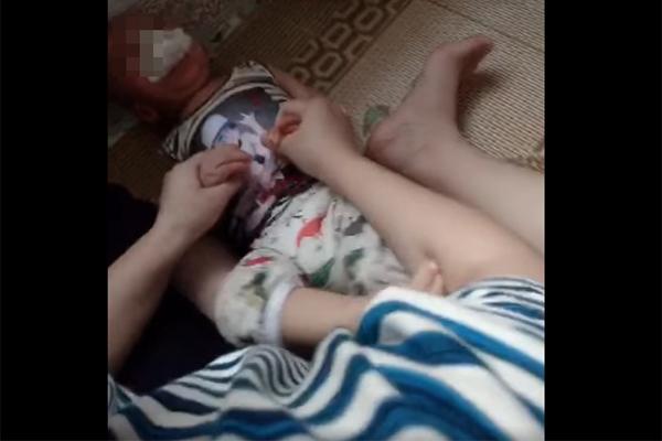 Clip: Trẻ mầm non bị bảo mẫu nhét giẻ vào miệng ở Thái Bình-2