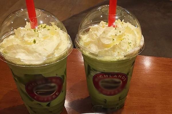 Tranh cãi việc gọi 1 chai nước lọc sau lùm xùm ngồi 60 phút tại Highlands-5