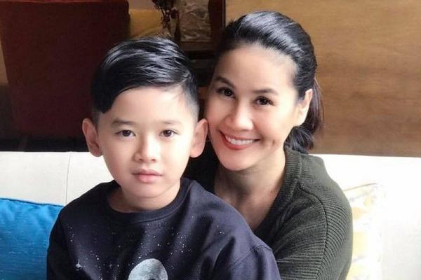 Con trai Thân Thúy Hà phản ứng gắt khi bị chê bê đê ẻo lả-7