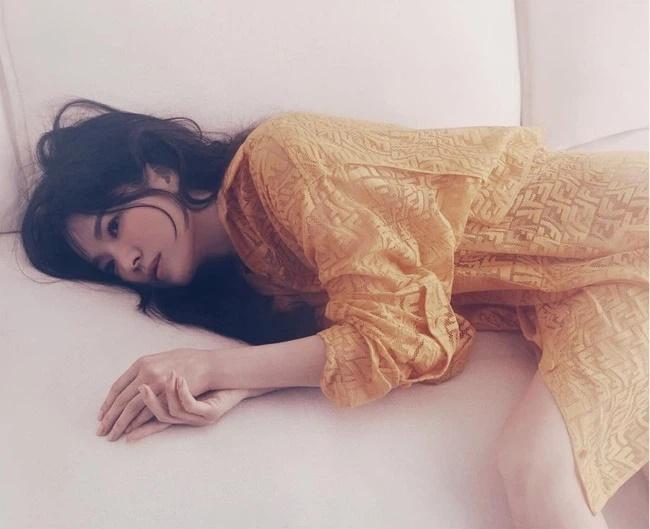 Song Hye Kyo và những khoảnh khắc để tóc rối mù tơi tả, nhưng vẫn đẹp ngây dại-2