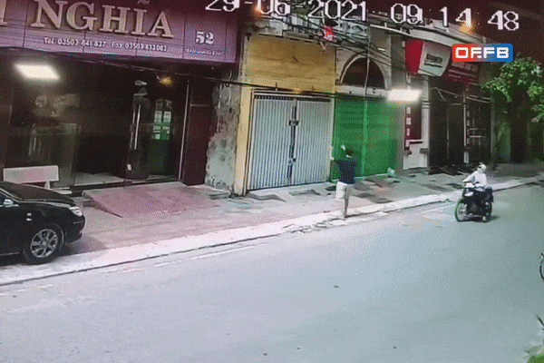 Clip: Trộm vô tư như người nhà vào lấy đồ khiến bà chủ cũng ngỡ ngàng-2