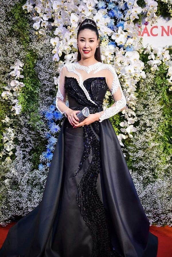 Hà Kiều Anh có gia thế khủng mà cũng không ít lần ăn mặc thảm họa-6