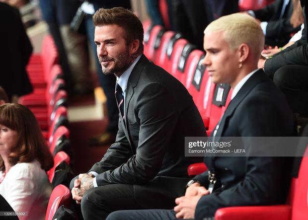 David Beckham U50 mà visual cực phẩm lấn át cả con trai-1