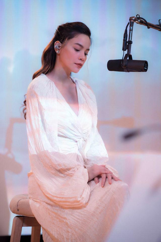 Người đẹp đi hát: Đam mê chân chính hay chấp nhận đương đầu?-5