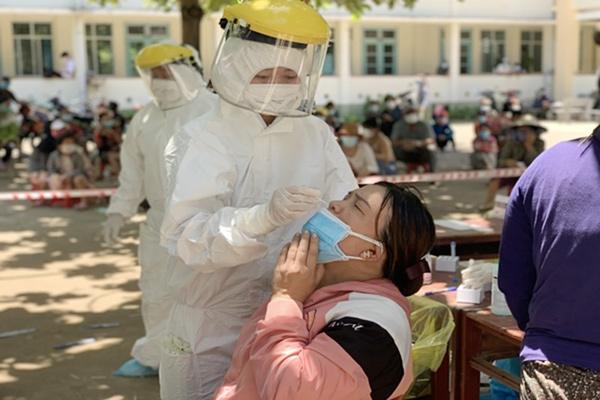 Các tỉnh thành ghi nhận hàng loạt ca mắc Covid-19 trong sáng nay-2