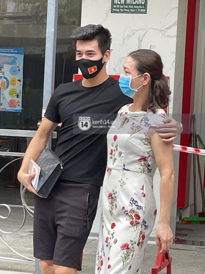 Cả nhà đánh Mẹc đón Tiến Linh, thần thái chuẩn công tử Bình Dương-1