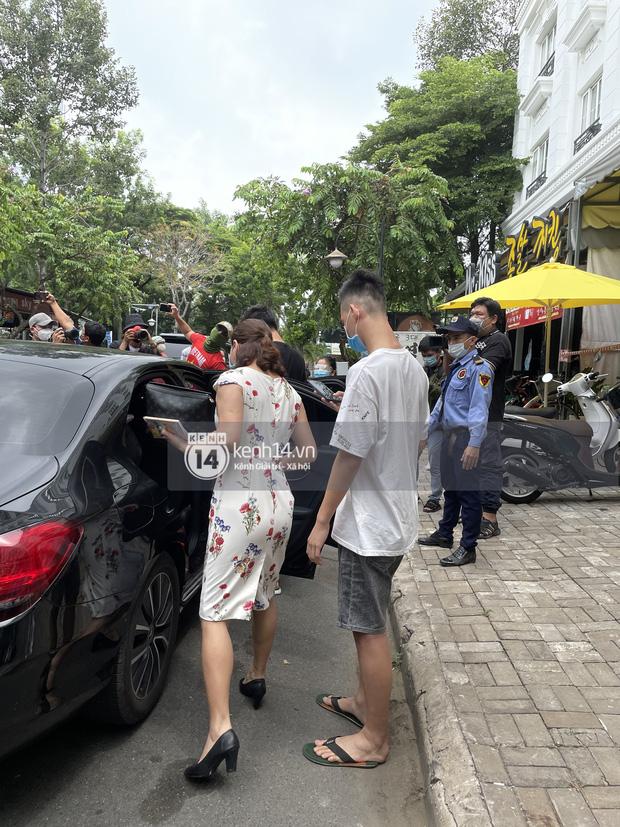 Cả nhà đánh Mẹc đón Tiến Linh, thần thái chuẩn công tử Bình Dương-6