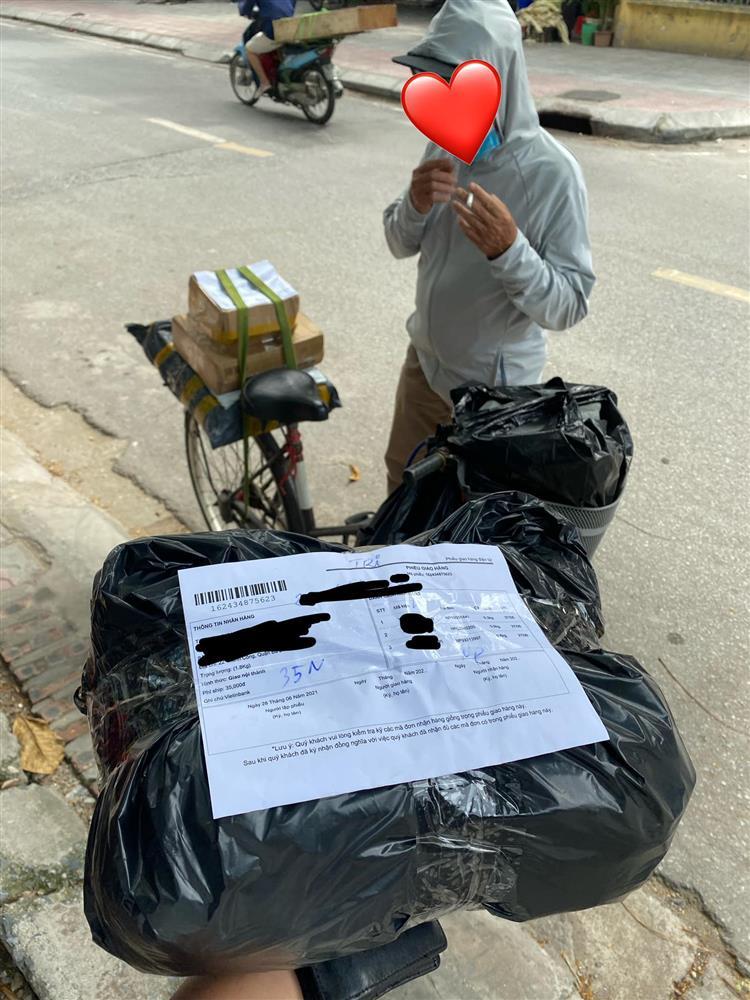 Khách hàng đơ toàn tập khi thấy shipper đạp xe giao hàng giữa trời nắng đổ lửa-1