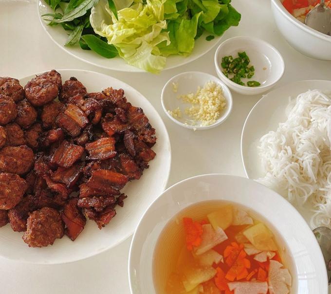 Nhà Đàm Thu Trang nghiện bún chả Lạng Sơn-3