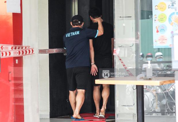 Thầy Park bị tóm cảnh túm cổ Tiến Linh, câu chuyện đằng sau cưng xỉu-1