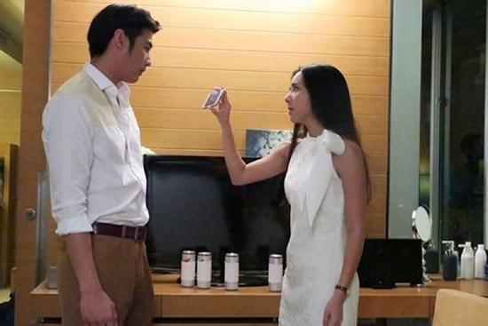 Chồng lén vào phòng tắm gọi điện cho tình cũ, tôi chặn cửa nhốt bên trong cả đêm