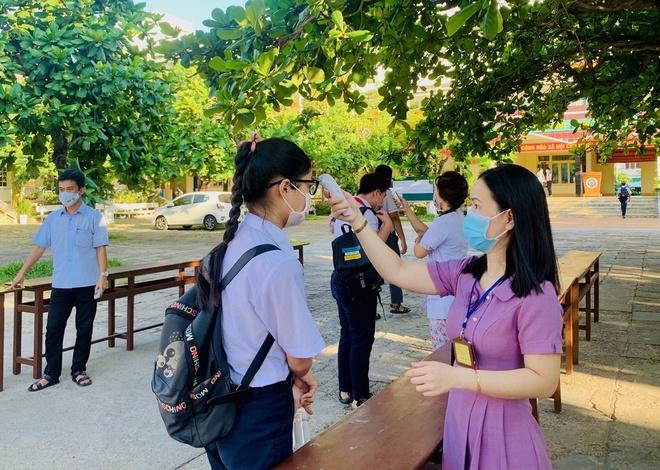 Chị là F0 chở em đi thi, nhà trường phát thông báo khẩn-1