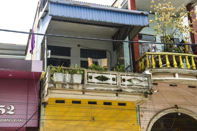 Vợ người thợ xây đỡ bé gái rơi từ tầng 2: Anh ấy bảo không cứu thì ân hận-3