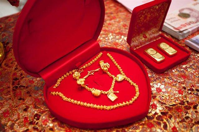 Nhà chồng tuyên bố tặng 10 cây vàng nhưng ra điều kiện cô dâu đi cửa sau-2