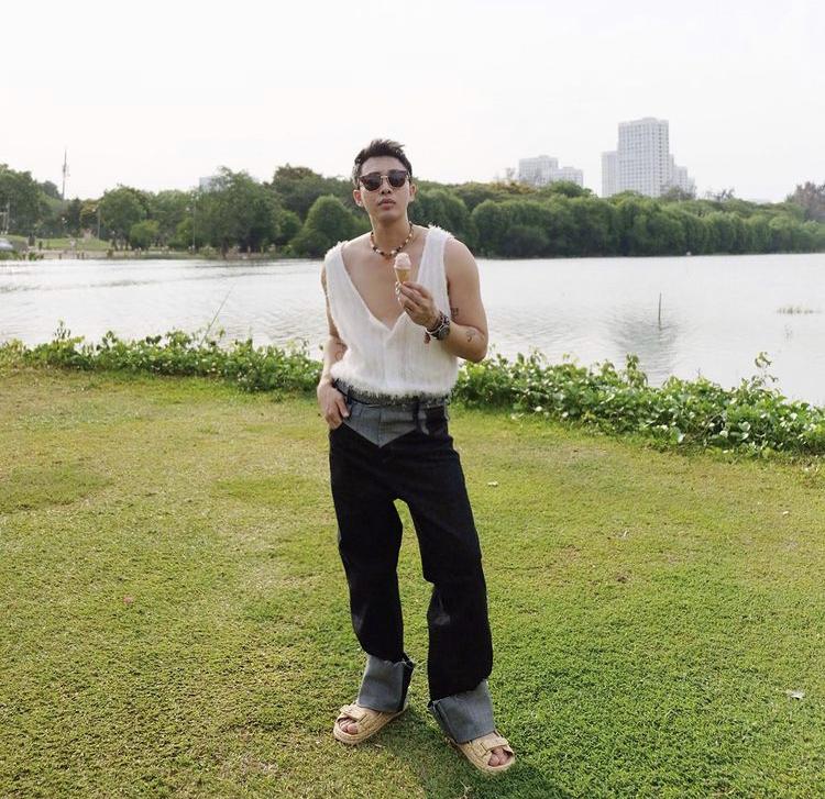 Stylist Hoàng Ku nghiện mặc đồ hở hang, nữ tính khoe body-4