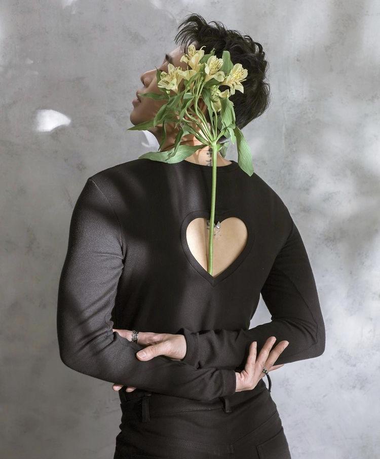 Stylist Hoàng Ku nghiện mặc đồ hở hang, nữ tính khoe body-2