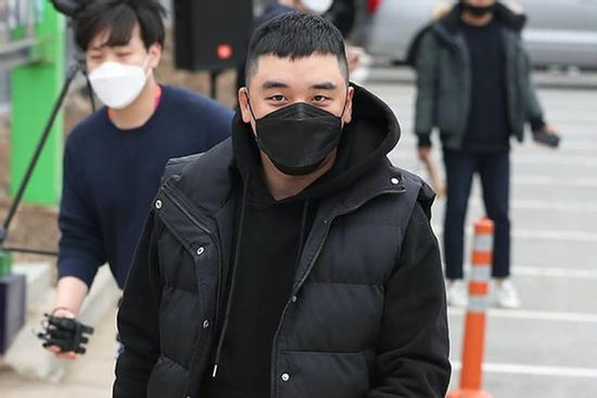 Seungri phủ nhận cáo buộc về môi giới mại dâm