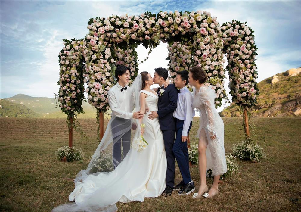 Thu Hoài kết hôn tại Mỹ: Ảnh đàn con bên bố dượng chiếm spotlight-11