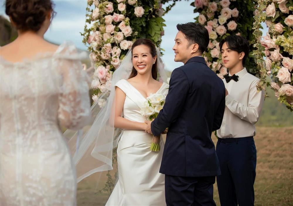 Thu Hoài kết hôn tại Mỹ: Ảnh đàn con bên bố dượng chiếm spotlight-9