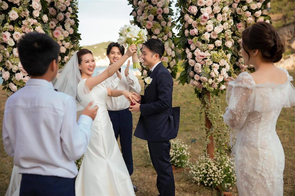 Thu Hoài kết hôn tại Mỹ: Ảnh đàn con bên bố dượng chiếm spotlight-10