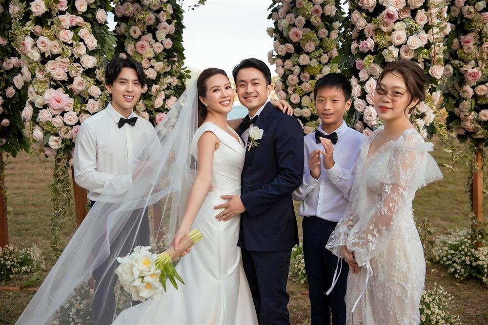 Thu Hoài kết hôn tại Mỹ: Ảnh đàn con bên bố dượng chiếm spotlight-12