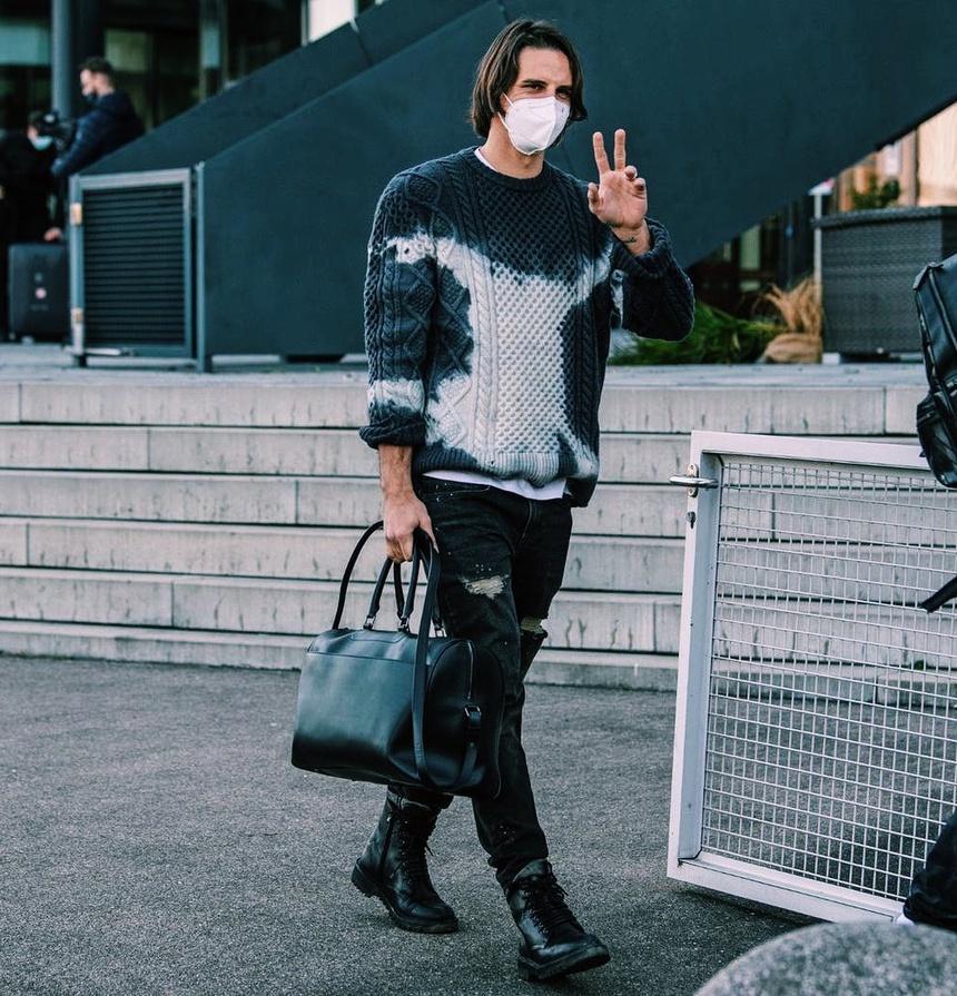 Thủ môn tuyển Thụy Sĩ ngoài đời ăn mặc cá tính-7