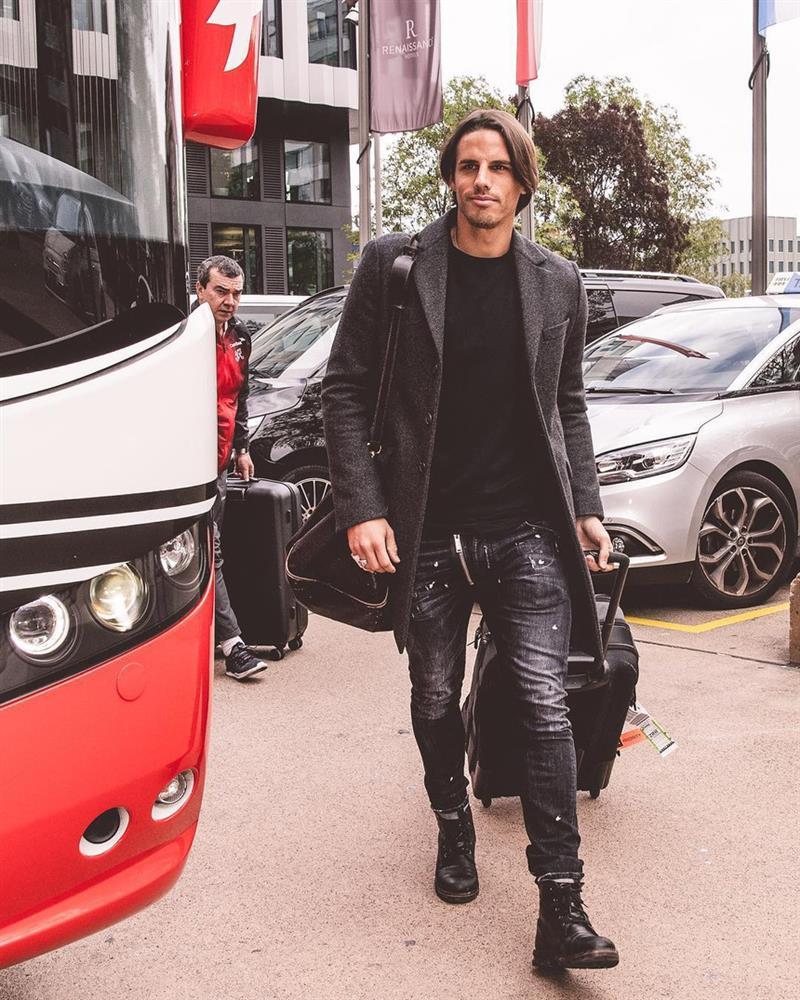 Thủ môn tuyển Thụy Sĩ ngoài đời ăn mặc cá tính-8