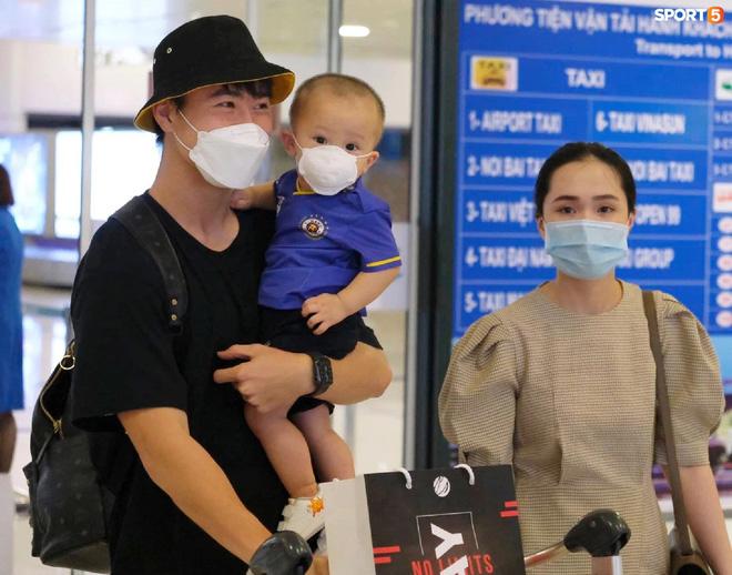 Tuyển Việt Nam về nhà: Tấn Trường làm streamer, Minh Vương chia sẻ xúc động-5