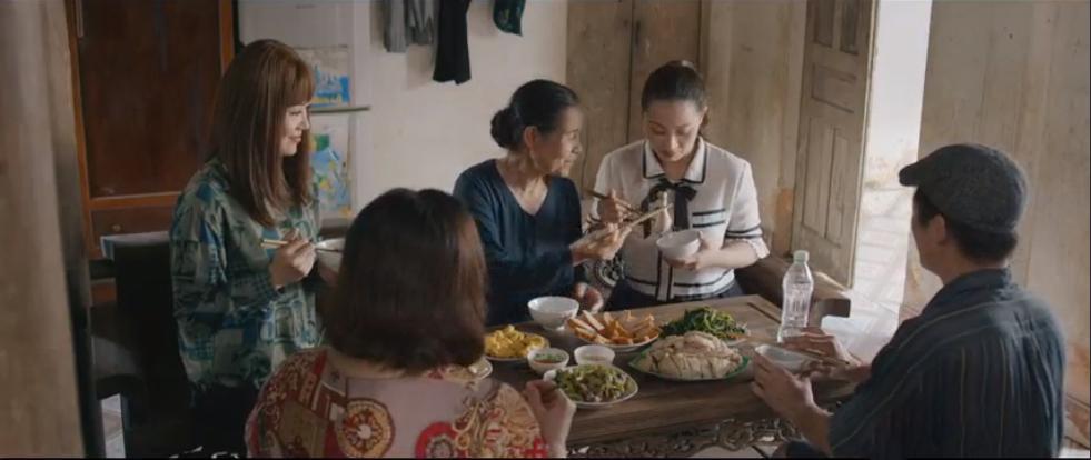 Mùa Hoa Tìm Lại tập 17: Lệ ở lại làng trả thù, Việt bị chửi vừa ngu vừa hèn-5