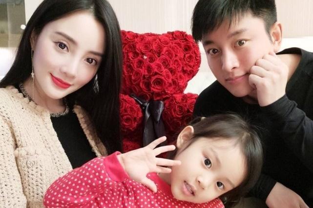 Níu kéo Giả Nãi Lượng bất thành, Lý Tiểu Lộ thông báo chấm dứt?-9