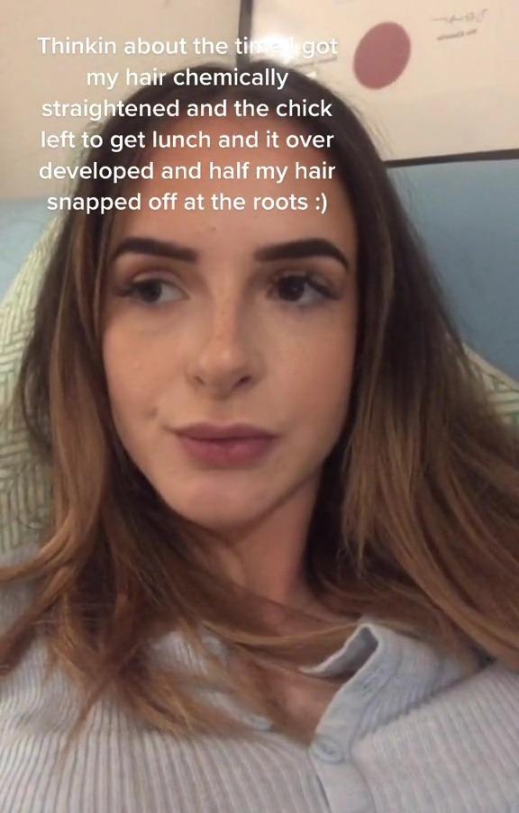 Cô gái rụng nửa bộ tóc vì đang duỗi ép dở mà thợ bận ăn trưa-1