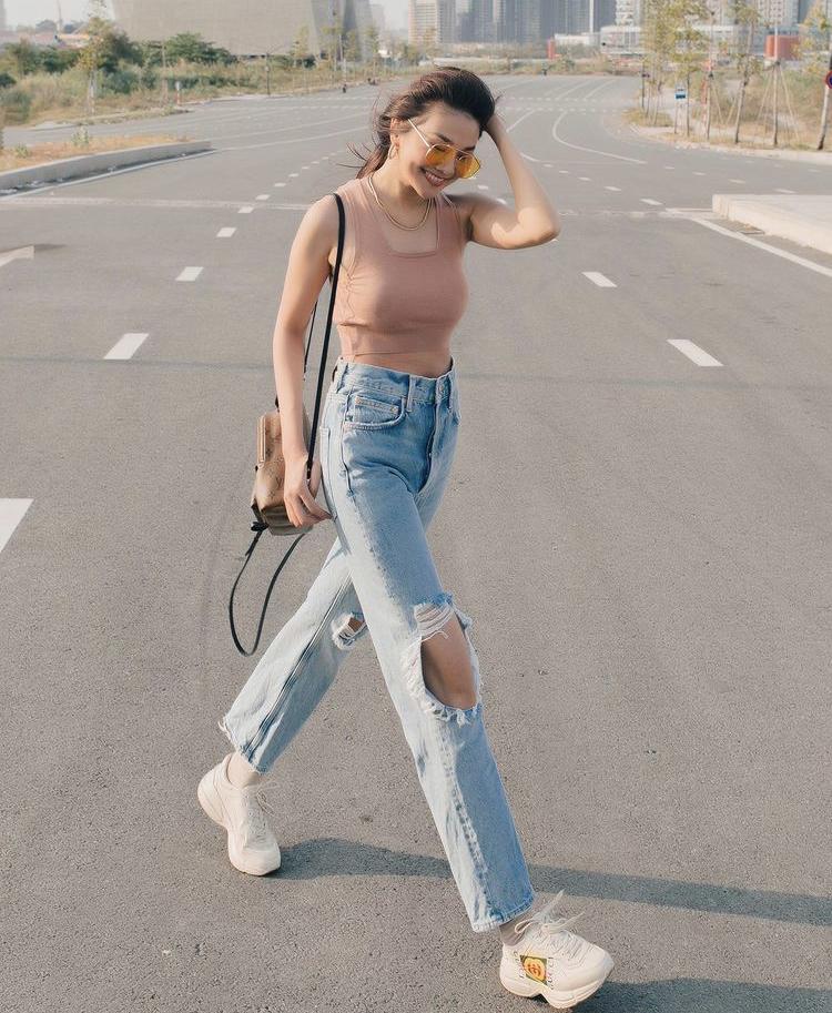 Hè mà không diện ba lỗ chất như Minh Hằng, Chi Pu thì quá thiếu sót!-1