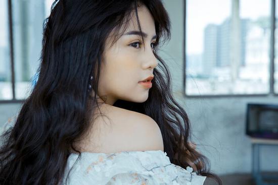 Thái Trinh được xin lỗi khi bị đồn 'hợp đồng tình yêu' với Quang Đăng