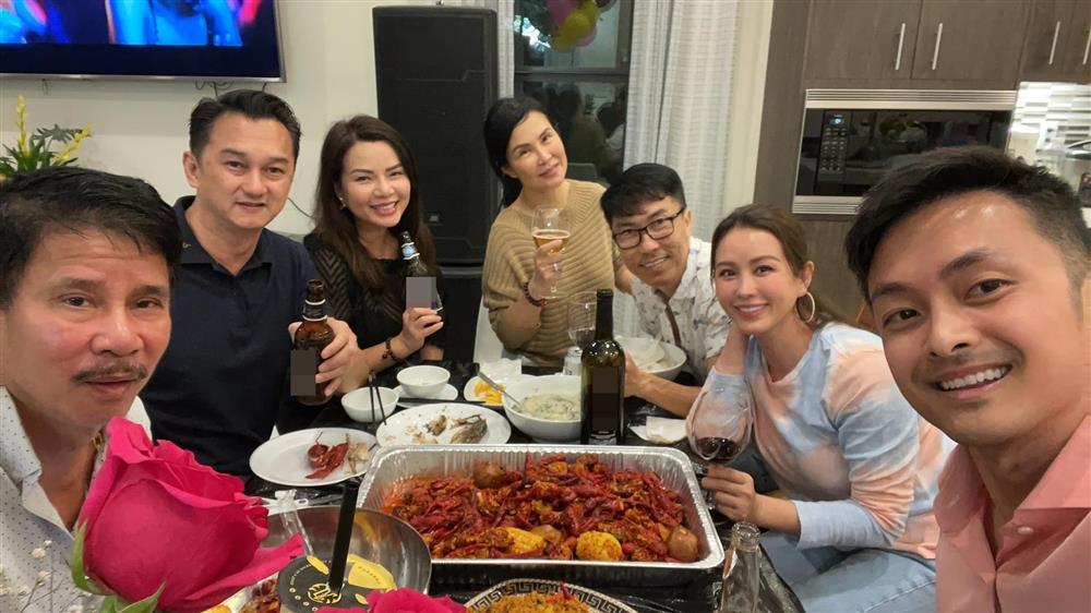 Tiệc cưới lạ đời của Thu Hoài: Cô dâu hì hục làm bếp, chạy bàn, rửa bát-6