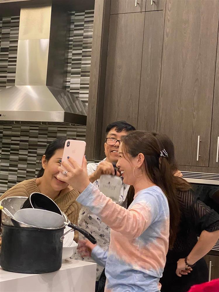 Tiệc cưới lạ đời của Thu Hoài: Cô dâu hì hục làm bếp, chạy bàn, rửa bát-7