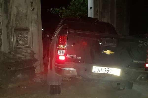 Tông 4 người bị thương nặng, tài xế thảnh thơi ra bãi cỏ ngủ đã tính sau-1