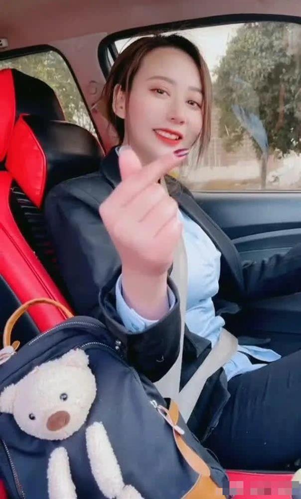 Dạy học lái xe online, nữ cảnh sát bị cấm kênh chỉ vì trang phục-4