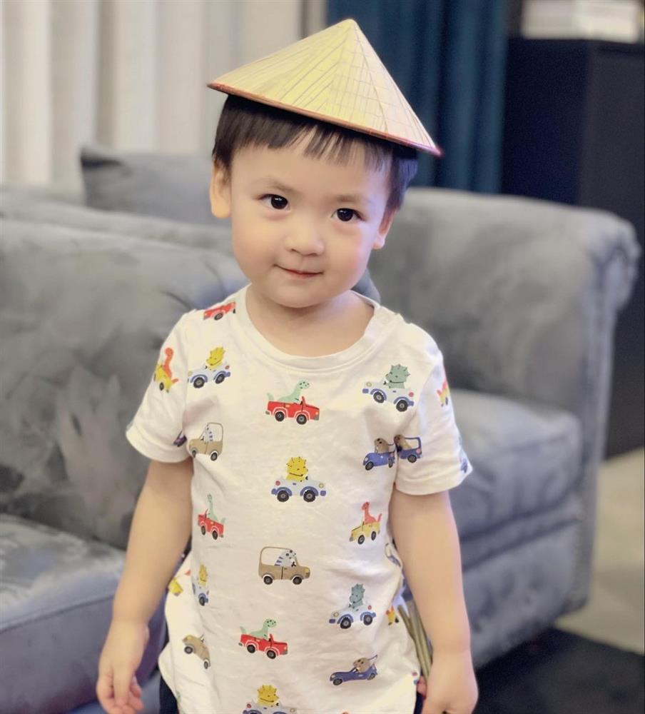 Quý tử Á hậu Tú Anh đẳng cấp hotboy dù bị dìm tới bến-13