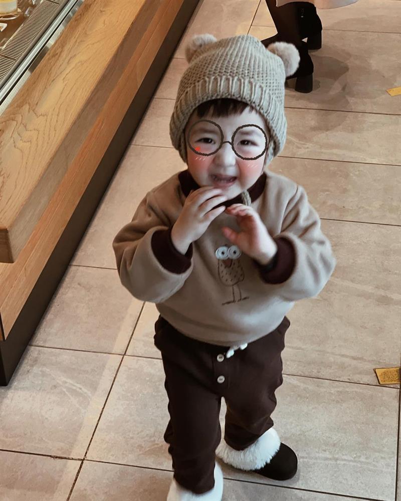 Quý tử Á hậu Tú Anh đẳng cấp hotboy dù bị dìm tới bến-12