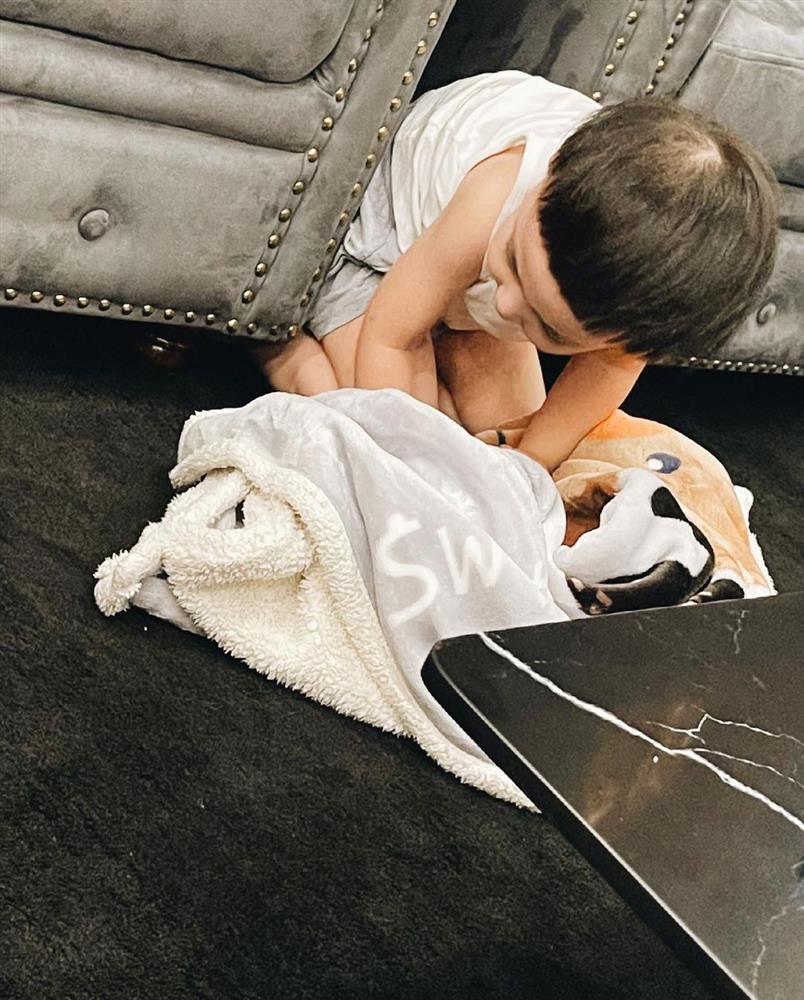 Quý tử Á hậu Tú Anh đẳng cấp hotboy dù bị dìm tới bến-3