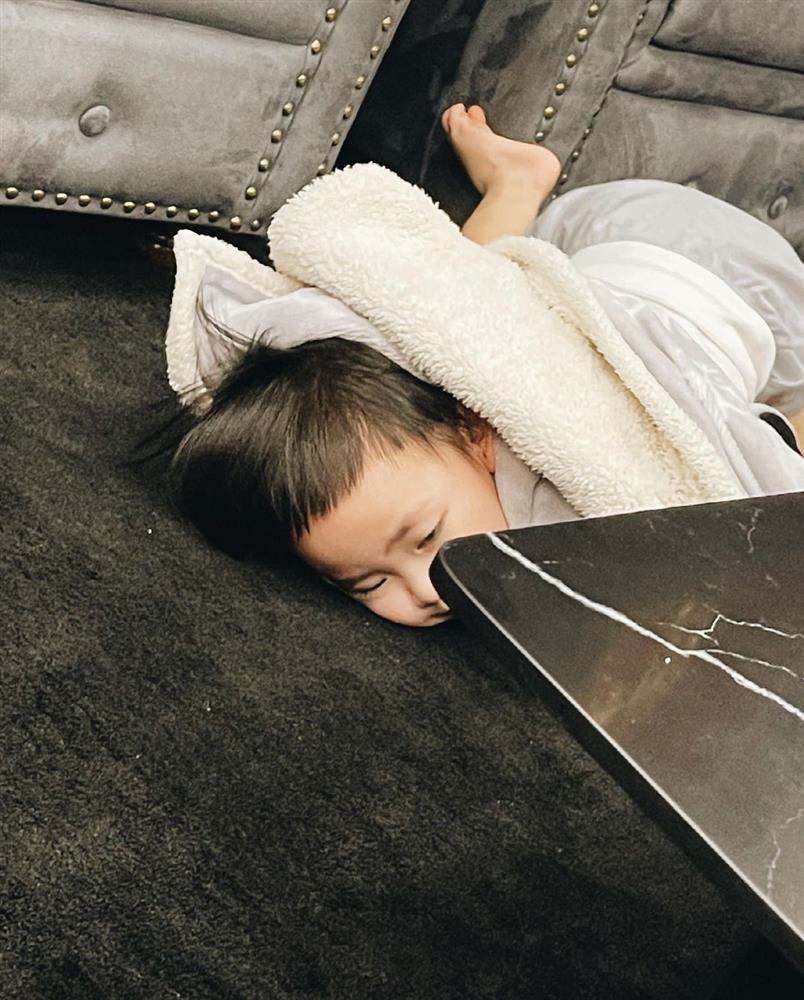 Quý tử Á hậu Tú Anh đẳng cấp hotboy dù bị dìm tới bến-4