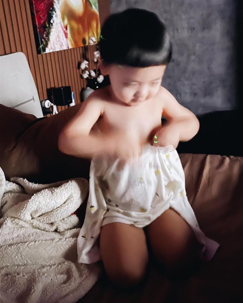 Quý tử Á hậu Tú Anh đẳng cấp hotboy dù bị dìm tới bến-5