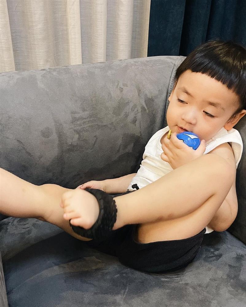 Quý tử Á hậu Tú Anh đẳng cấp hotboy dù bị dìm tới bến-6