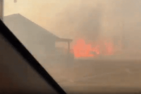 Chảo lửa thiêu cháy rừng ở Mỹ, nước từ máy bay chưa tiếp đất đã bốc hơi-3
