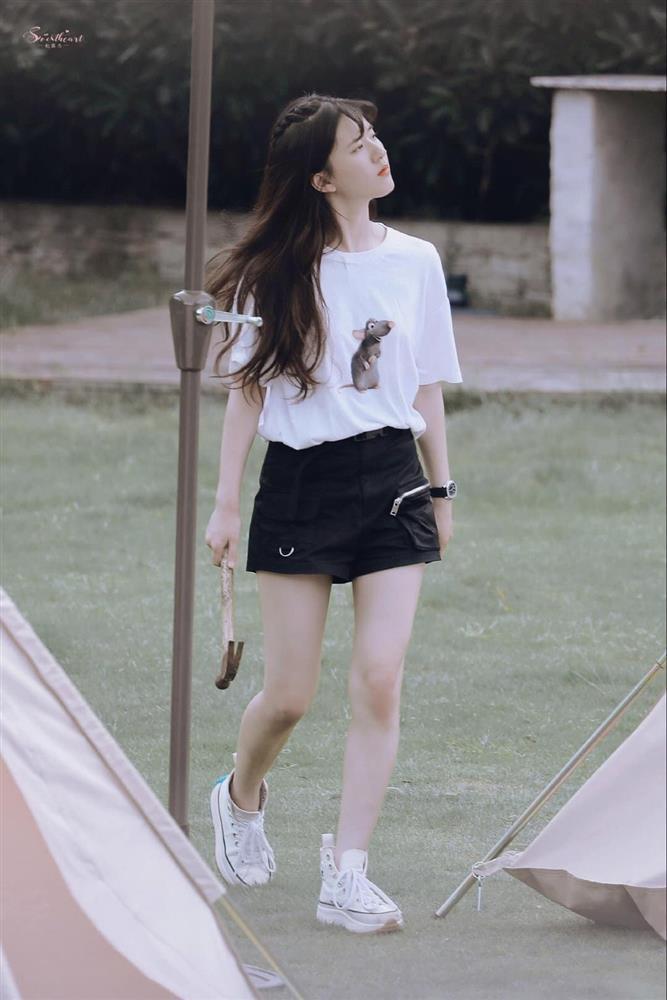 Đôi chân cực phẩm vạn người thèm muốn của Triệu Lộ Tư-3