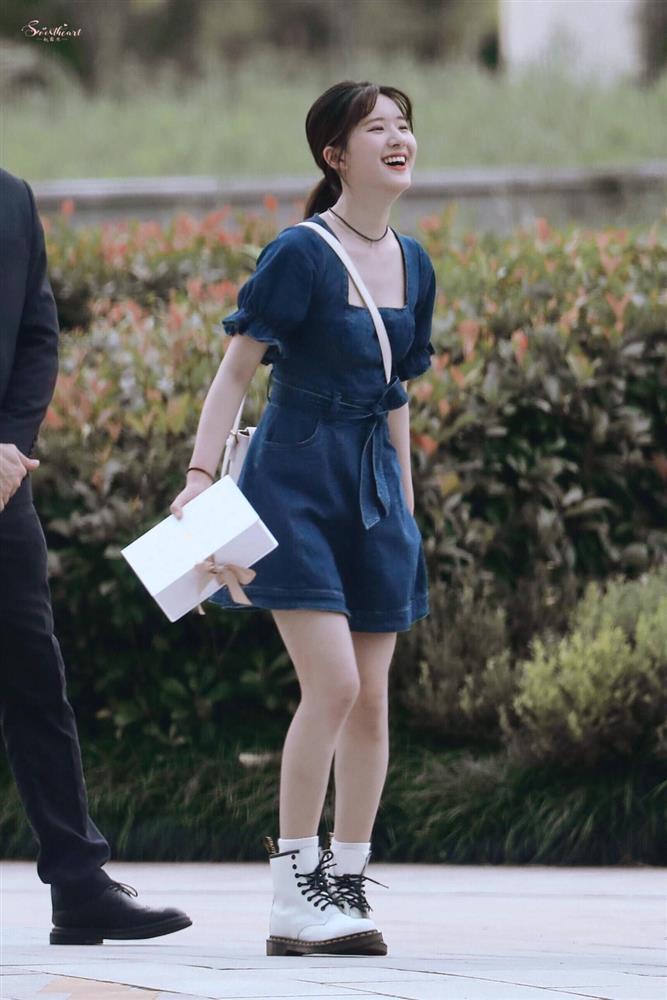 Đôi chân cực phẩm vạn người thèm muốn của Triệu Lộ Tư-5