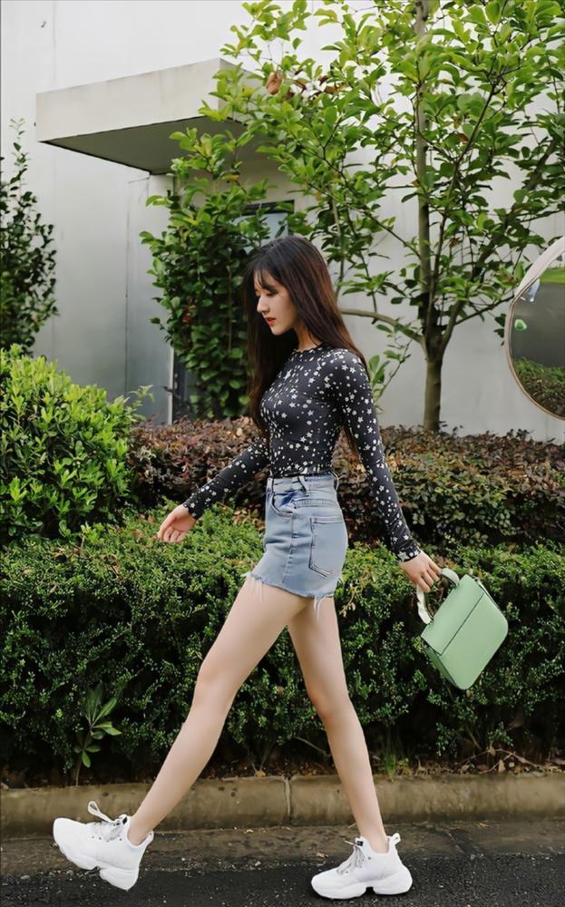 Đôi chân cực phẩm vạn người thèm muốn của Triệu Lộ Tư-8